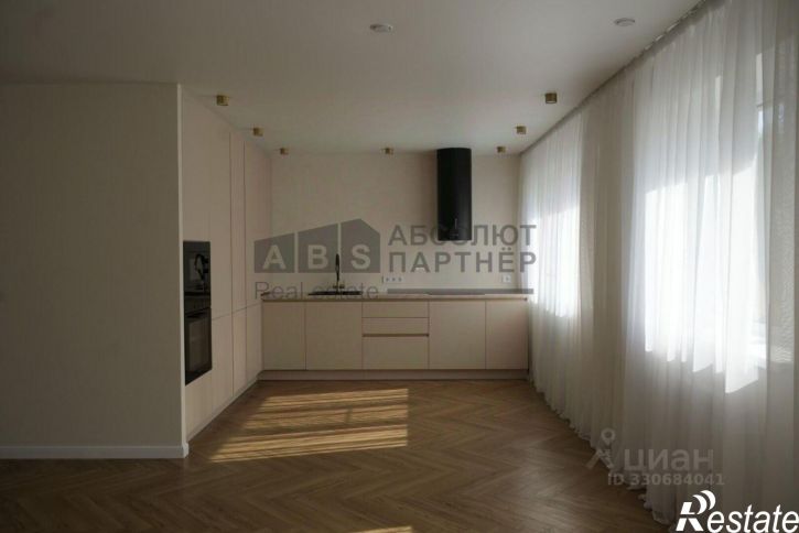 3-комн квартира Великий Новгород г., Великая ул.
